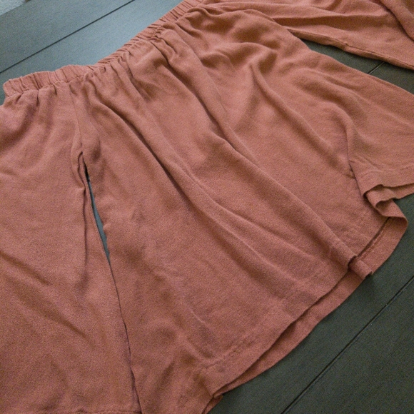 Olivaceous Off the Shoulder Blouse-Small - Picture 4 of 10